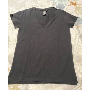 ZAGGORA woman’s Black Short Sleeve V-Neck Tee Size 4